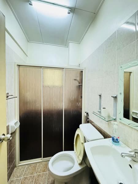 Rumah Berkembar untuk Dijual di Taman Setia 2 (Balakong) - Yasmin Sulaiman - Bathroom - PropertyGuru.com.my