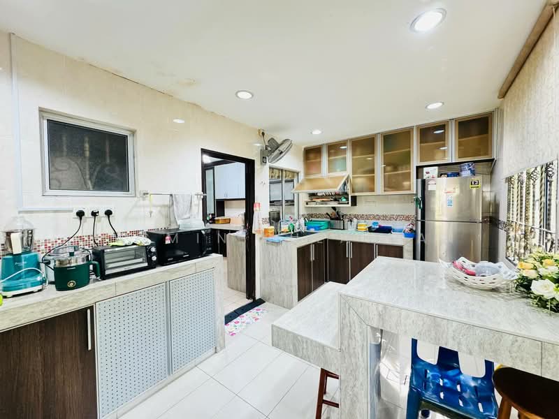 Rumah Berkembar untuk Dijual di Taman Setia 2 (Balakong) - Yasmin Sulaiman - Kitchen - PropertyGuru.com.my