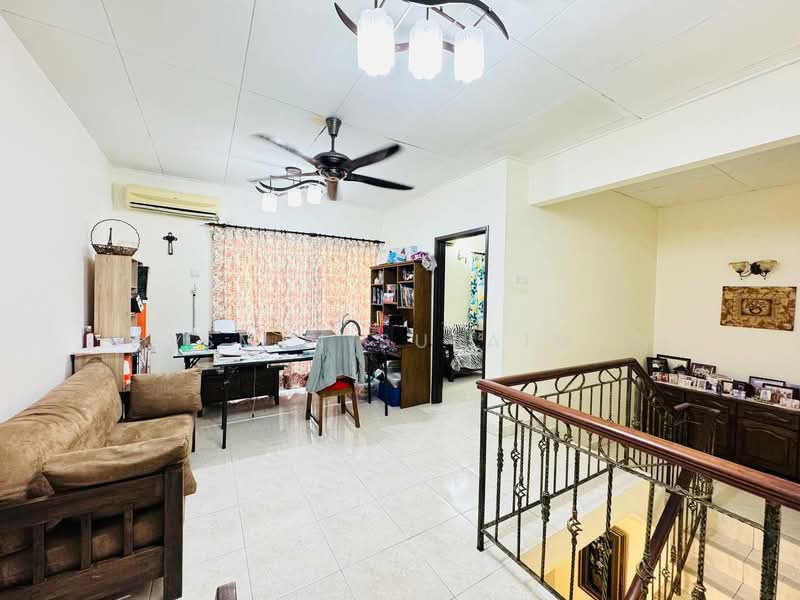 Rumah Berkembar untuk Dijual di Taman Setia 2 (Balakong) - Yasmin Sulaiman - Living Room - PropertyGuru.com.my