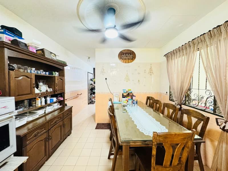 Rumah Berkembar untuk Dijual di Taman Setia 2 (Balakong) - Yasmin Sulaiman - Dining Room - PropertyGuru.com.my