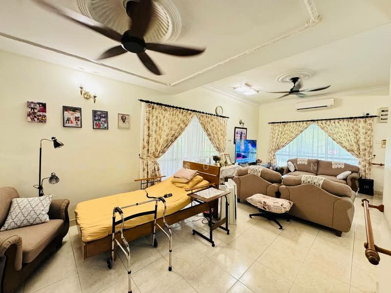 Rumah Berkembar untuk Dijual di Taman Setia 2 (Balakong) - Yasmin Sulaiman - Living Room - PropertyGuru.com.my
