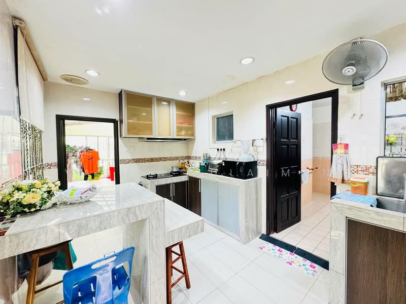 Rumah Berkembar untuk Dijual di Taman Setia 2 (Balakong) - Yasmin Sulaiman - Kitchen - PropertyGuru.com.my