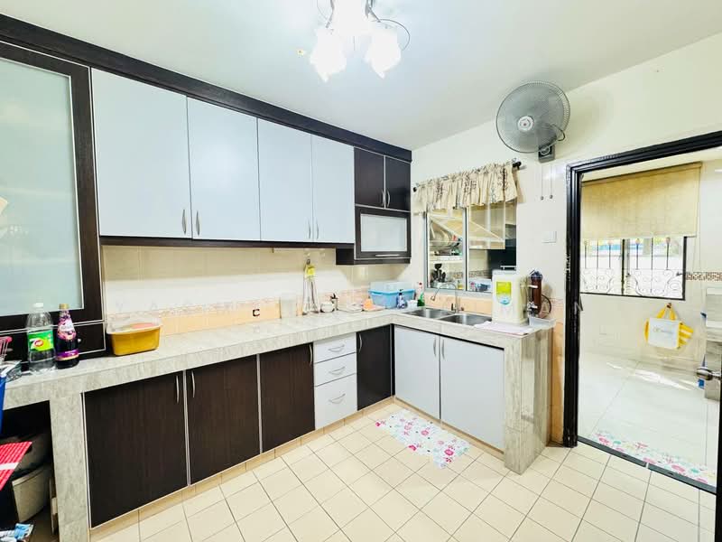 Rumah Berkembar untuk Dijual di Taman Setia 2 (Balakong) - Yasmin Sulaiman - Kitchen - PropertyGuru.com.my
