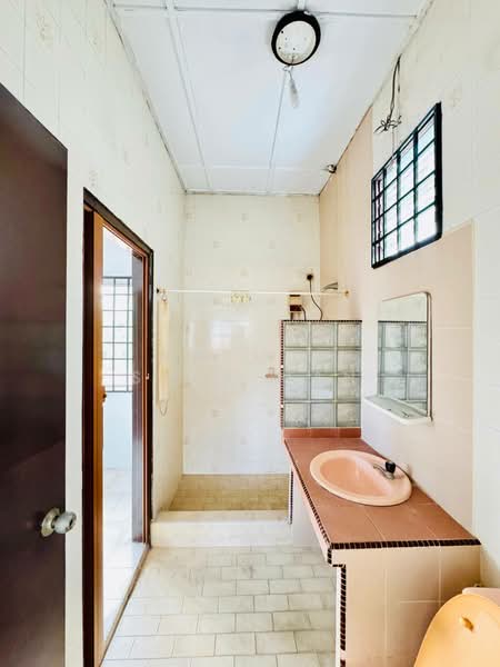 Bungalow for Sale in Seri Kembangan (Selangor) - Yasmin Sulaiman - Bathroom - PropertyGuru.com.my