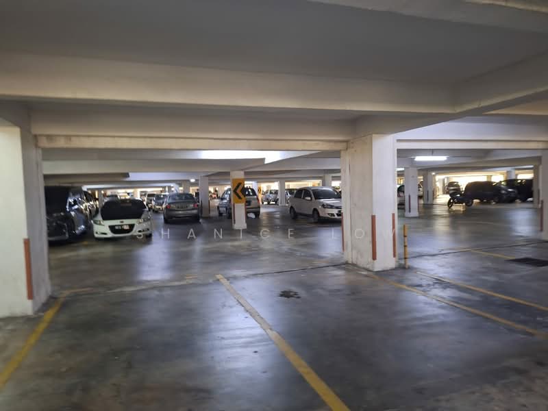 Pangsapuri untuk Dijual di Bayu Puteri - Shanice Low - Car Park - PropertyGuru.com.my