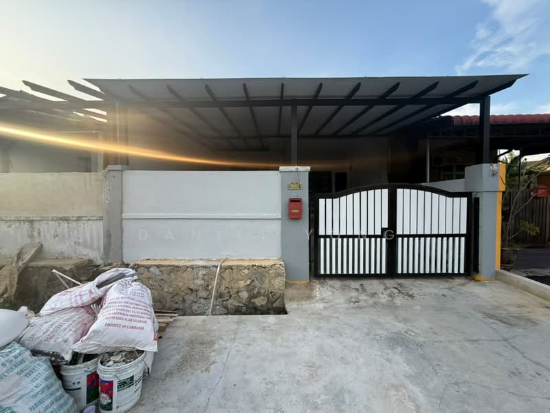 Rumah Teres 1 Tingkat untuk Dijual di Taman Semarak (Nilai) - Daniel Yong - Exterior - PropertyGuru.com.my