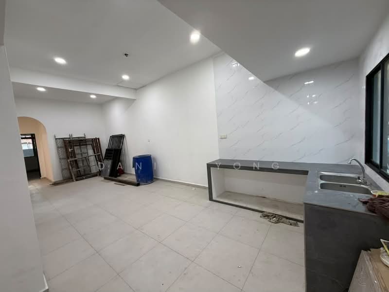 Rumah Teres 1 Tingkat untuk Dijual di Taman Semarak (Nilai) - Daniel Yong - Kitchen - PropertyGuru.com.my