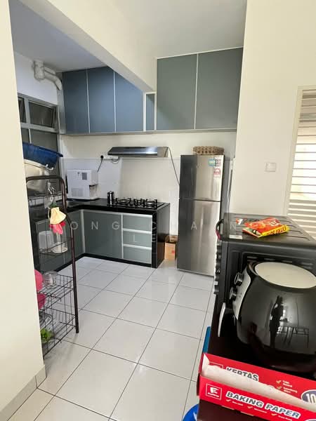 Pangsapuri untuk Disewa di Merpati Indah Apartment @ Bandar Putra Kulai - Hong Charng Lee - Kitchen - PropertyGuru.com.my