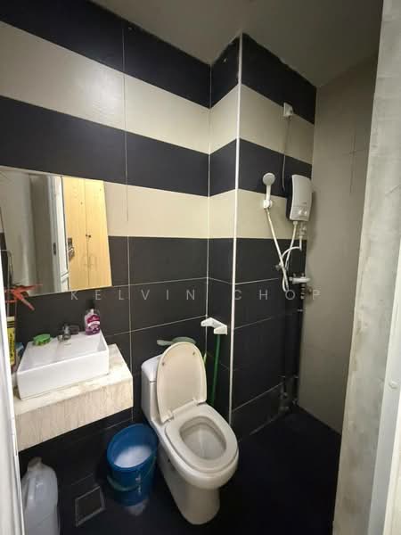 Service Residence for Sale at D'Secret Garden (Pangsapuri Kempas Indah) - Kelvin Chop - Bathroom - PropertyGuru.com.my