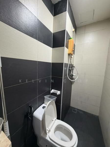 Service Residence for Sale at D'Secret Garden (Pangsapuri Kempas Indah) - Kelvin Chop - Bathroom - PropertyGuru.com.my