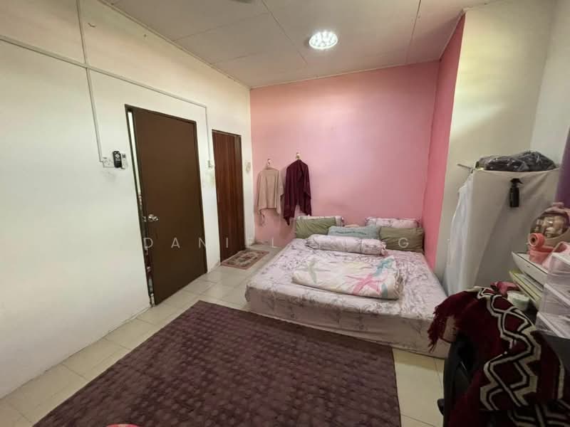 Rumah Teres 2 Tingkat untuk Dijual di Taman Scientex Pasir Gudang (Pasir Gudang) - Daniel Yong - Bedroom - PropertyGuru.com.my