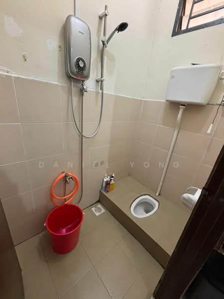 Rumah Teres 2 Tingkat untuk Dijual di Taman Scientex Pasir Gudang (Pasir Gudang) - Daniel Yong - Bathroom - PropertyGuru.com.my