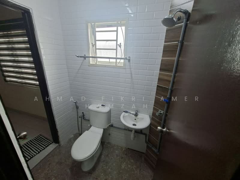 2-storey Terraced House for Sale in Bukit Bandaraya (Shah Alam) - Ahmad Fikri Amer Hamzah - Bathroom - PropertyGuru.com.my