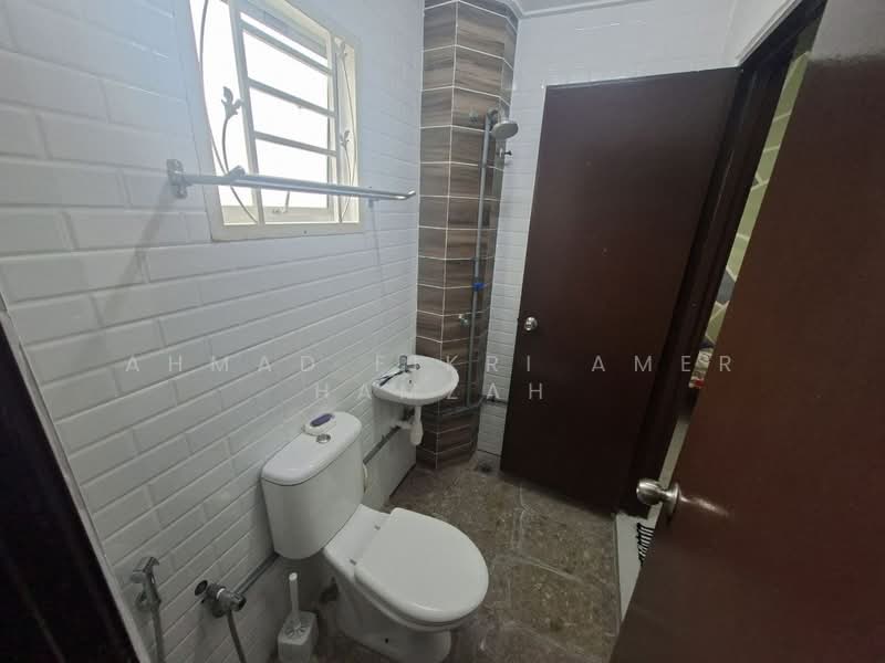 2-storey Terraced House for Sale in Bukit Bandaraya (Shah Alam) - Ahmad Fikri Amer Hamzah - Bathroom - PropertyGuru.com.my