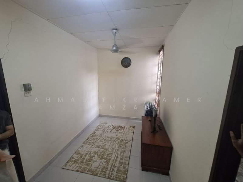 2-storey Terraced House for Sale in Bukit Bandaraya (Shah Alam) - Ahmad Fikri Amer Hamzah - Living Room - PropertyGuru.com.my