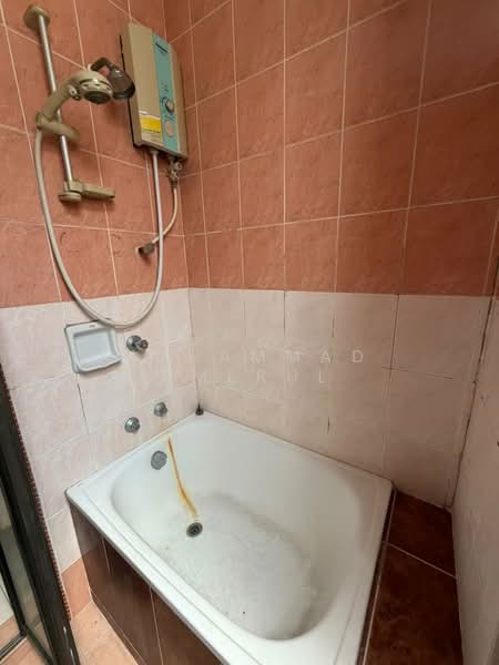 Pangsapuri untuk Disewa di Bayu Villa - Muhammad Amerul - Bathroom - PropertyGuru.com.my