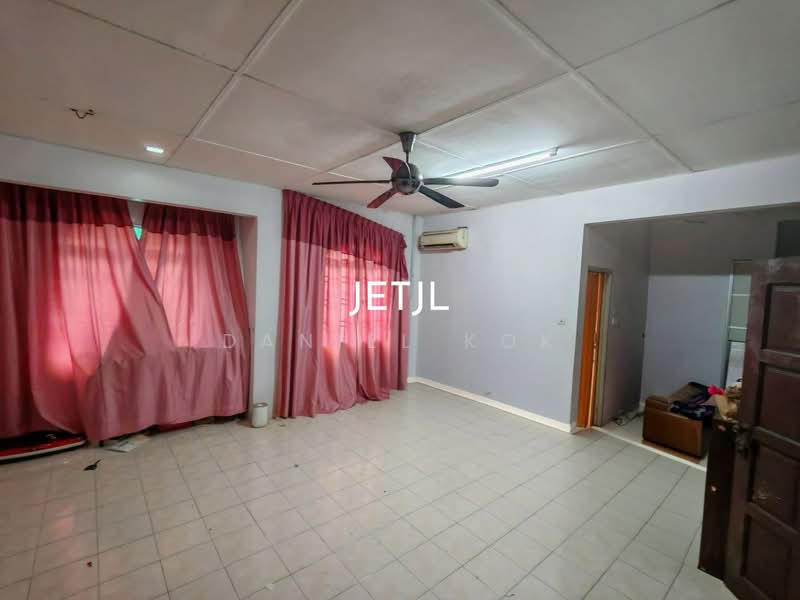 Rumah Berkembar untuk Dijual di Taman Mesra (Klang) - Daniel Kok - Living Room - PropertyGuru.com.my