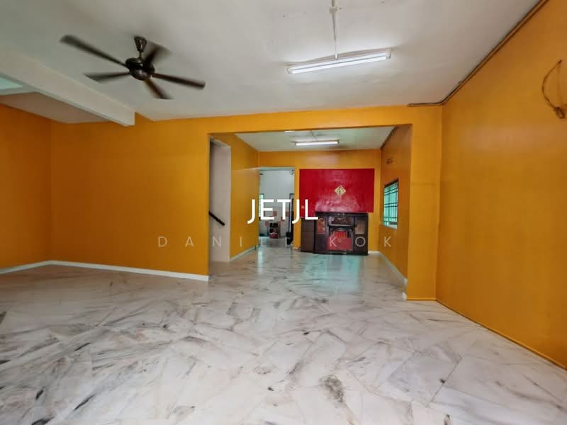 Rumah Berkembar untuk Dijual di Taman Mesra (Klang) - Daniel Kok - Living Room - PropertyGuru.com.my