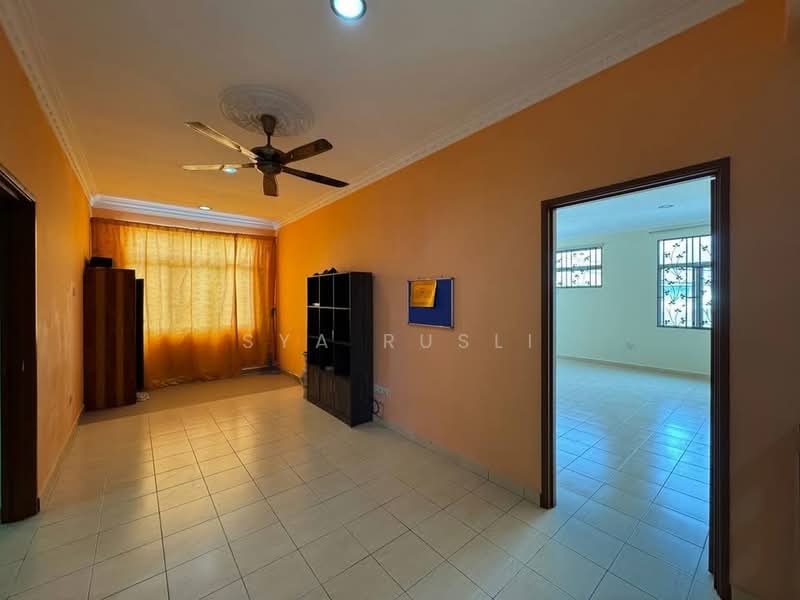 Rumah Berkembar untuk Disewa di Taman Kajang Impian (Kajang) - Sya Rusli - Living Room - PropertyGuru.com.my