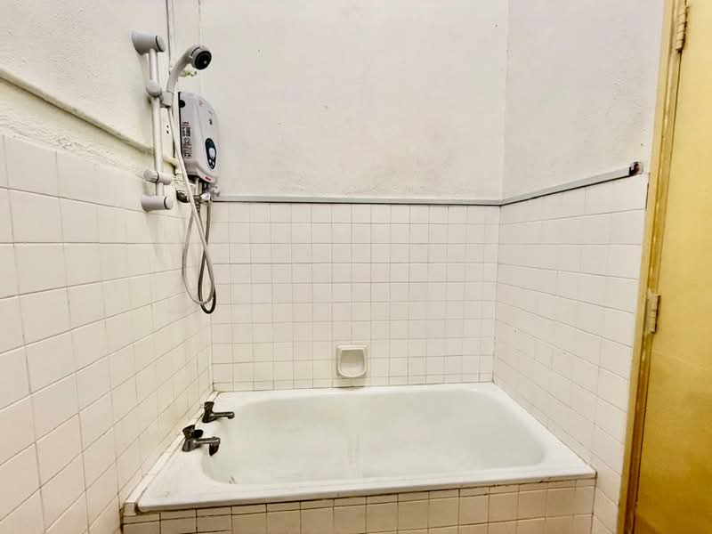 Rumah Teres 1 Tingkat untuk Dijual di Taman Tun Dr Ismail (Kuala Lumpur) - Yin Peng . - Bathroom - PropertyGuru.com.my
