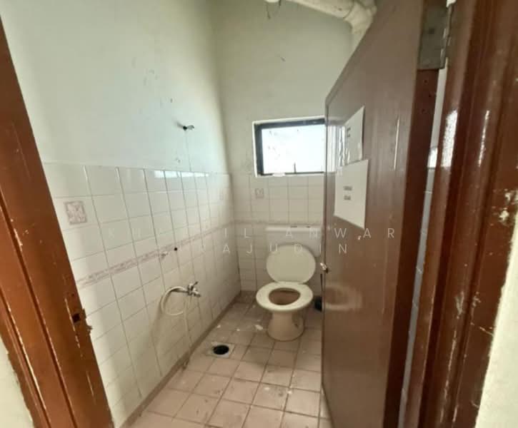 Kedai / Pejabat untuk Disewa di Taman TTDI Jaya (Shah Alam) - Khairil Anwar Sirajudin - Bathroom - PropertyGuru.com.my