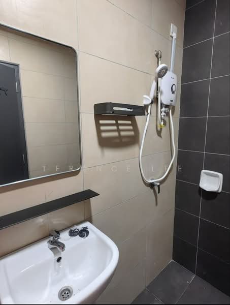 Servis Apartment untuk Disewa di Stanford Suites @ EduSentral - Terence Lee - Bathroom - PropertyGuru.com.my
