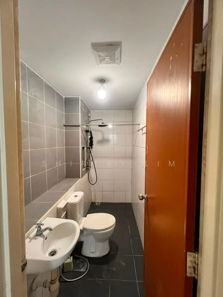 Servis Apartment untuk Dijual di Sky Gardens Residences - Shirley Lim - Bathroom - PropertyGuru.com.my