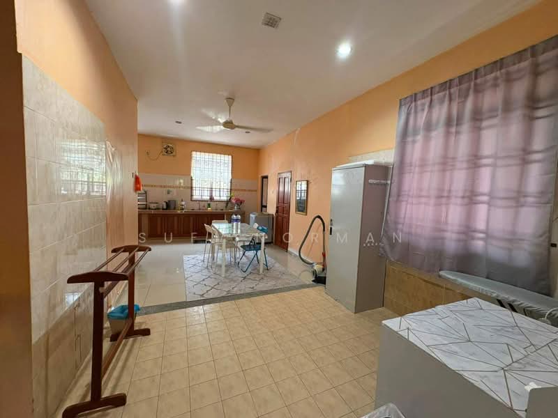 1-storey Terraced House for Sale in Parit Raja (Johor) - Sufi Norman - Kitchen - PropertyGuru.com.my