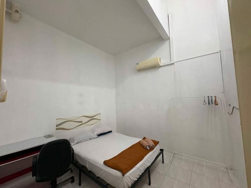 1-storey Terraced House for Sale in Parit Raja (Johor) - Sufi Norman - Bedroom - PropertyGuru.com.my
