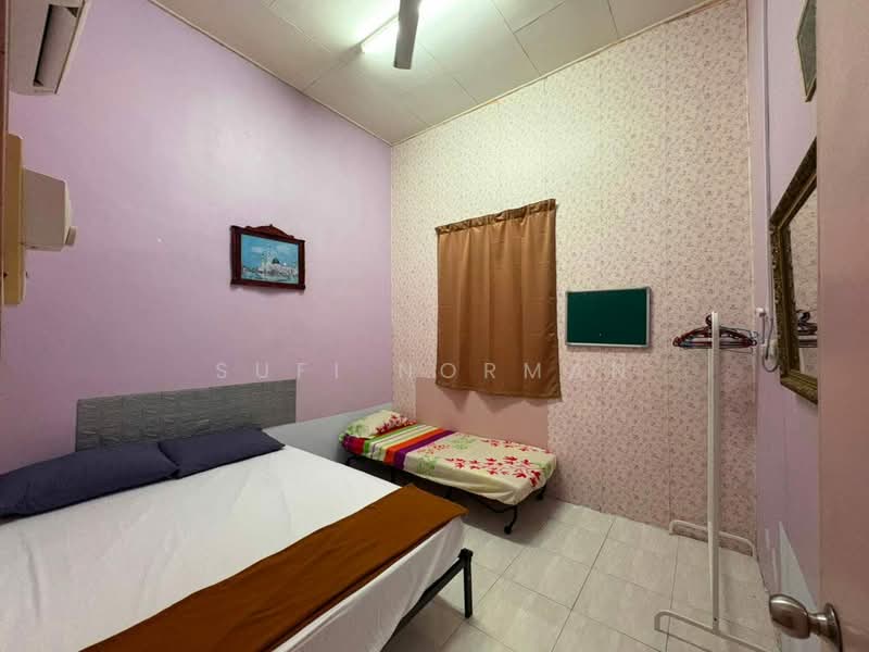 1-storey Terraced House for Sale in Parit Raja (Johor) - Sufi Norman - Bedroom - PropertyGuru.com.my