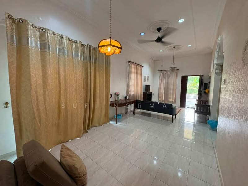 1-storey Terraced House for Sale in Parit Raja (Johor) - Sufi Norman - Living Room - PropertyGuru.com.my