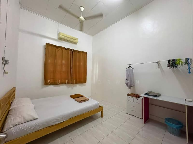 1-storey Terraced House for Sale in Parit Raja (Johor) - Sufi Norman - Bedroom - PropertyGuru.com.my