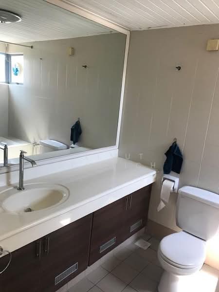 Kondominium untuk Disewa di Menara Bukit Ceylon - Helmut Schleich - Bathroom - PropertyGuru.com.my