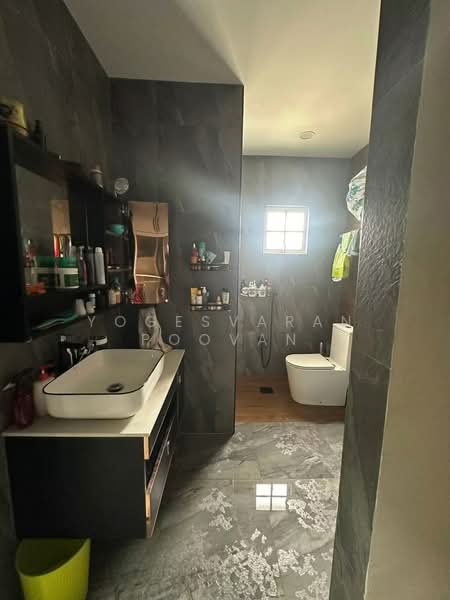 Semi-Detached House for Sale in Klang (Selangor) - Yogesvaran Poovan - Bathroom - PropertyGuru.com.my