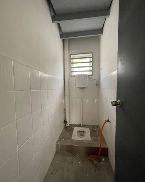 Shop for Rent in Kuantan (Pahang) - Jyn Yap - Bathroom - PropertyGuru.com.my