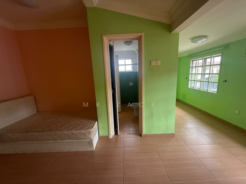 Rumah Teres 2 Tingkat untuk Dijual di Bandar Seri Putra (Bangi) - Mr Zack - Bedroom - PropertyGuru.com.my