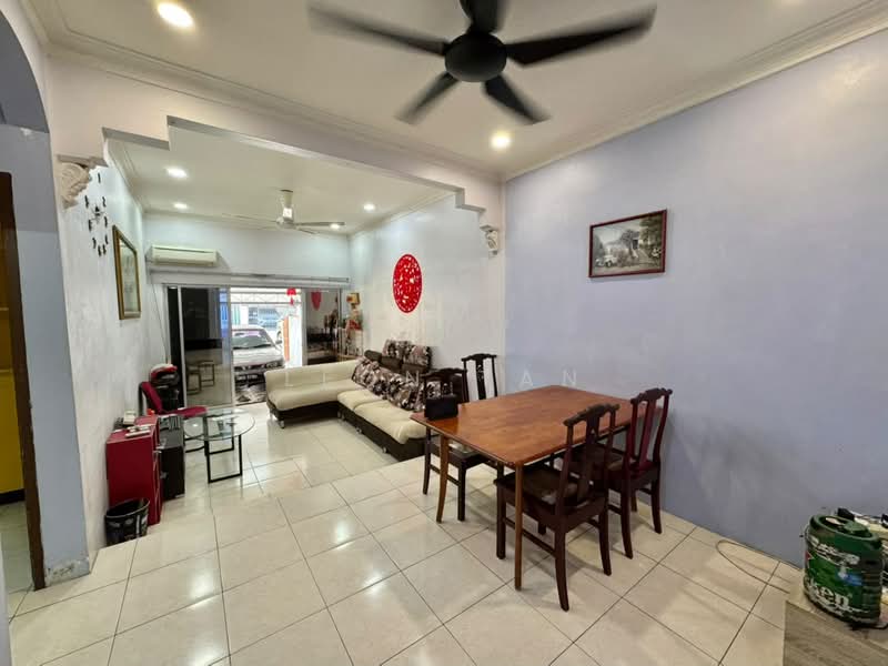 Rumah Teres 1.5-Tingkat untuk Disewa di Tabuan Laru (Kuching) - Leon Tan - Living Room - PropertyGuru.com.my