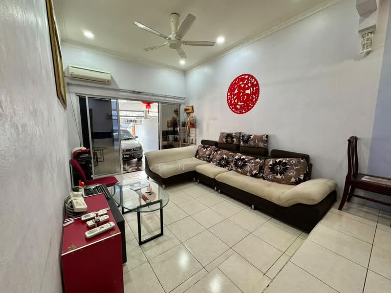 Rumah Teres 1.5-Tingkat untuk Disewa di Tabuan Laru (Kuching) - Leon Tan - Living Room - PropertyGuru.com.my