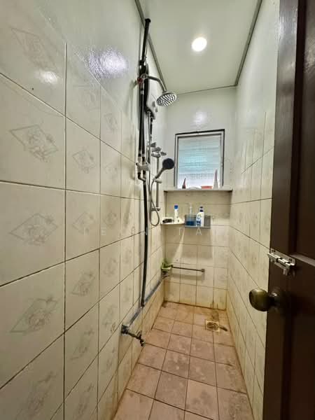 Rumah Teres 1.5-Tingkat untuk Disewa di Tabuan Laru (Kuching) - Leon Tan - Bathroom - PropertyGuru.com.my