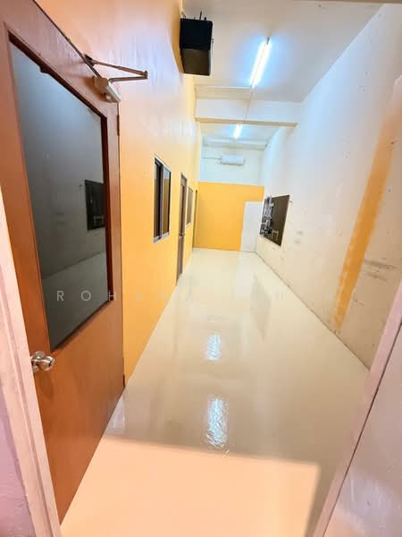 Shop for Rent in Alam Suria (Puncak Alam) - Rohana Ishak - Corridor - PropertyGuru.com.my