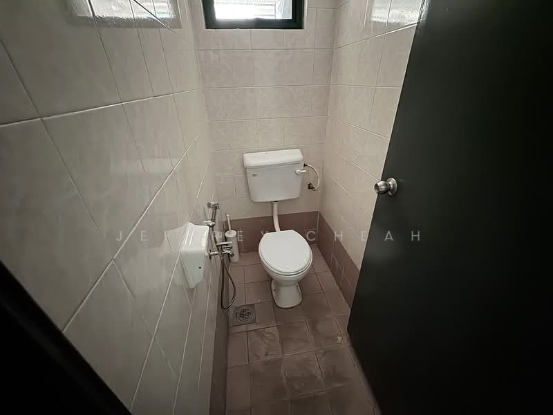 Pejabat untuk Disewa di Fraser Business Park (Kuala Lumpur) - Jeffrey Cheah - Bathroom - PropertyGuru.com.my