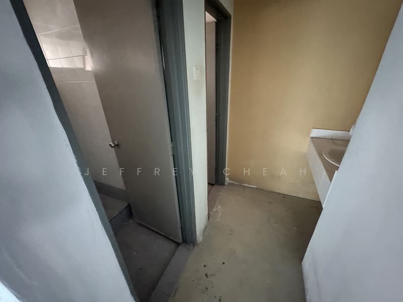 Pejabat untuk Disewa di Fraser Business Park (Kuala Lumpur) - Jeffrey Cheah - Bathroom - PropertyGuru.com.my