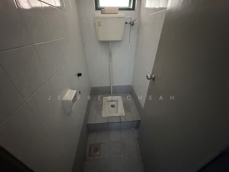 Pejabat untuk Disewa di Fraser Business Park (Kuala Lumpur) - Jeffrey Cheah - Bathroom - PropertyGuru.com.my