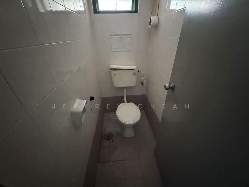 Pejabat untuk Disewa di Fraser Business Park (Kuala Lumpur) - Jeffrey Cheah - Bathroom - PropertyGuru.com.my