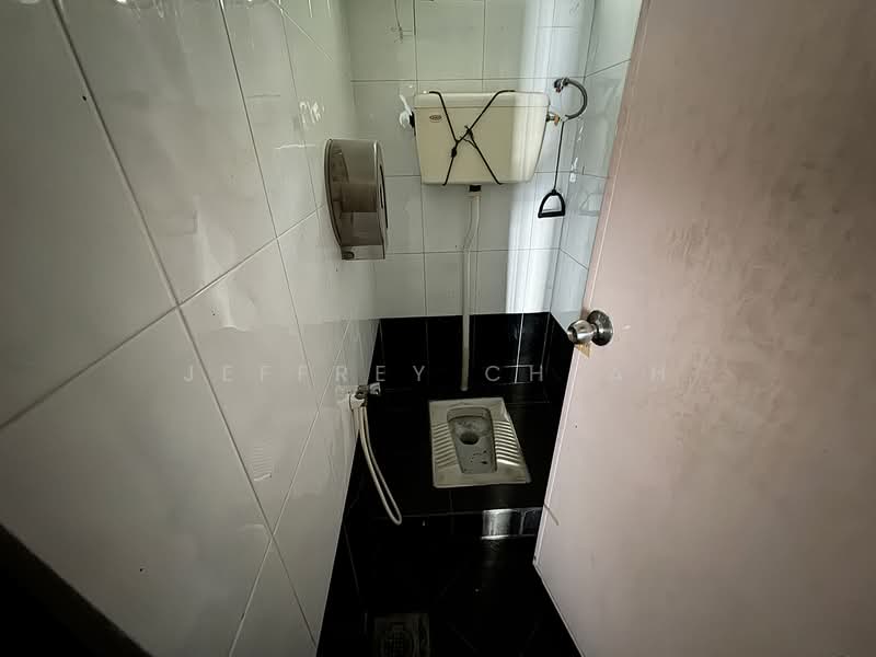 Shop for Rent in Fraser Business Park (Kuala Lumpur) - Jeffrey Cheah - Bathroom - PropertyGuru.com.my