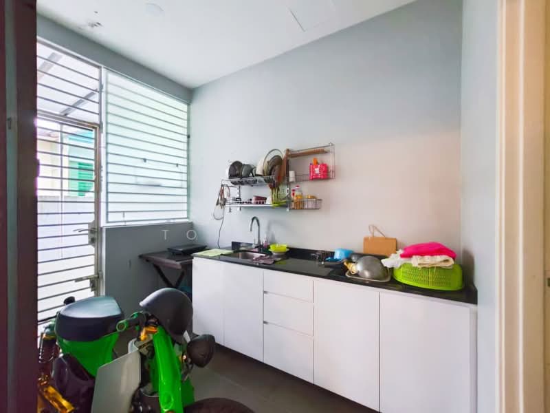 Cluster House for Sale in Taman Gaya (Ulu Tiram) - Tommy Tai - Kitchen - PropertyGuru.com.my