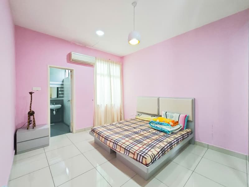 Cluster House for Sale in Taman Gaya (Ulu Tiram) - Tommy Tai - Bedroom - PropertyGuru.com.my