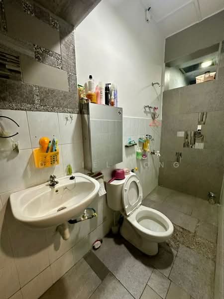 Pangsapuri untuk Dijual di Sri Awana Townhouse - Daniel Yong - Bathroom - PropertyGuru.com.my