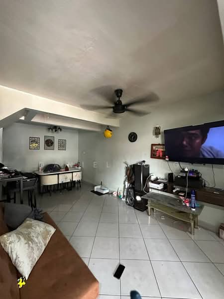 Rumah Teres 2 Tingkat untuk Dijual di Taman Ungku Tun Aminah (Skudai) - Daniel Yong - Living Room - PropertyGuru.com.my