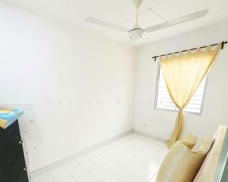 2-storey Terraced House for Sale in Taman Puncak Jalil (Seri Kembangan) - Hazlin Miswan - Bedroom - PropertyGuru.com.my